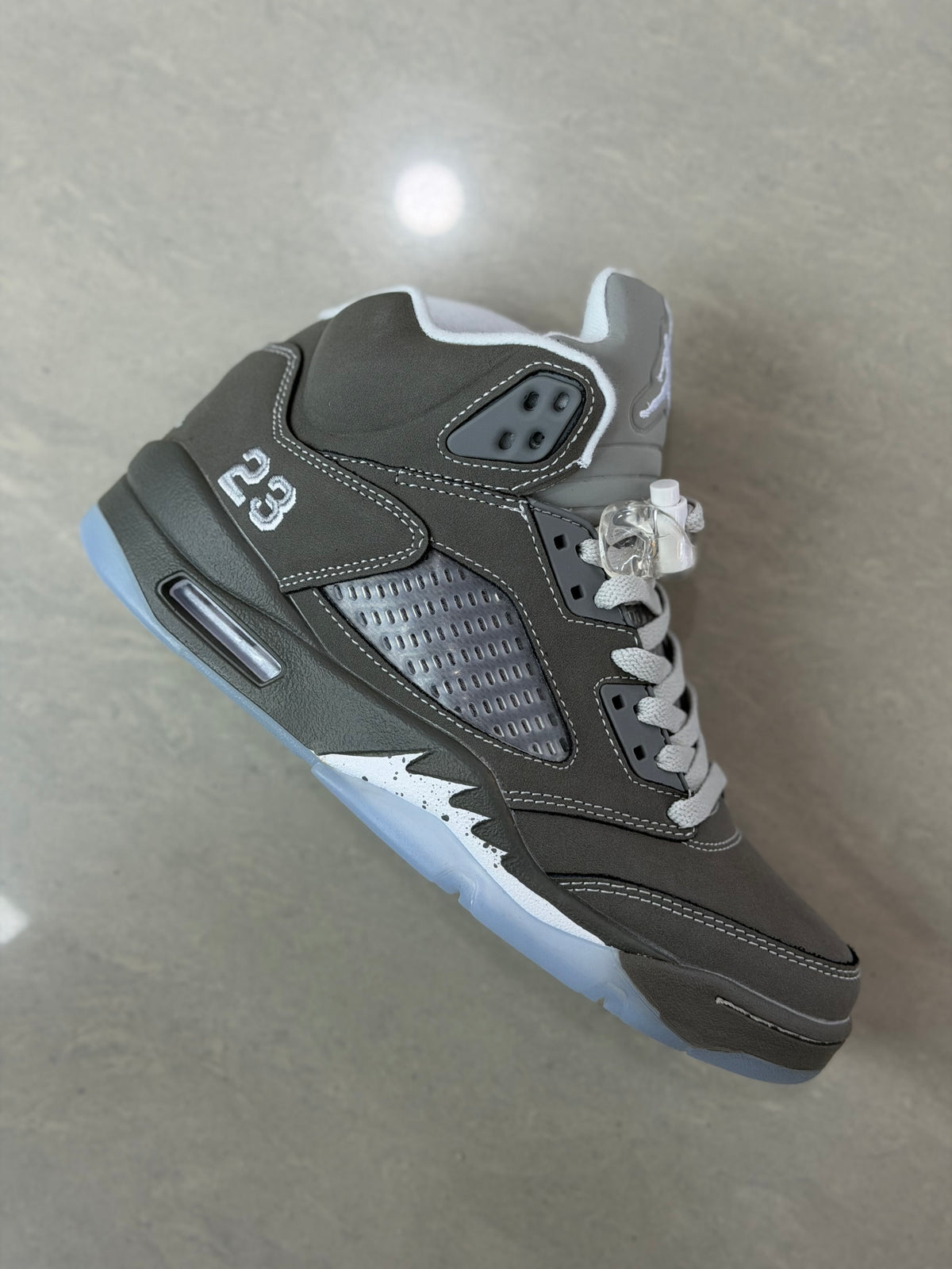 Jordan Retro 5 gris caballero