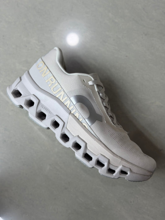 On cloud beige Dama