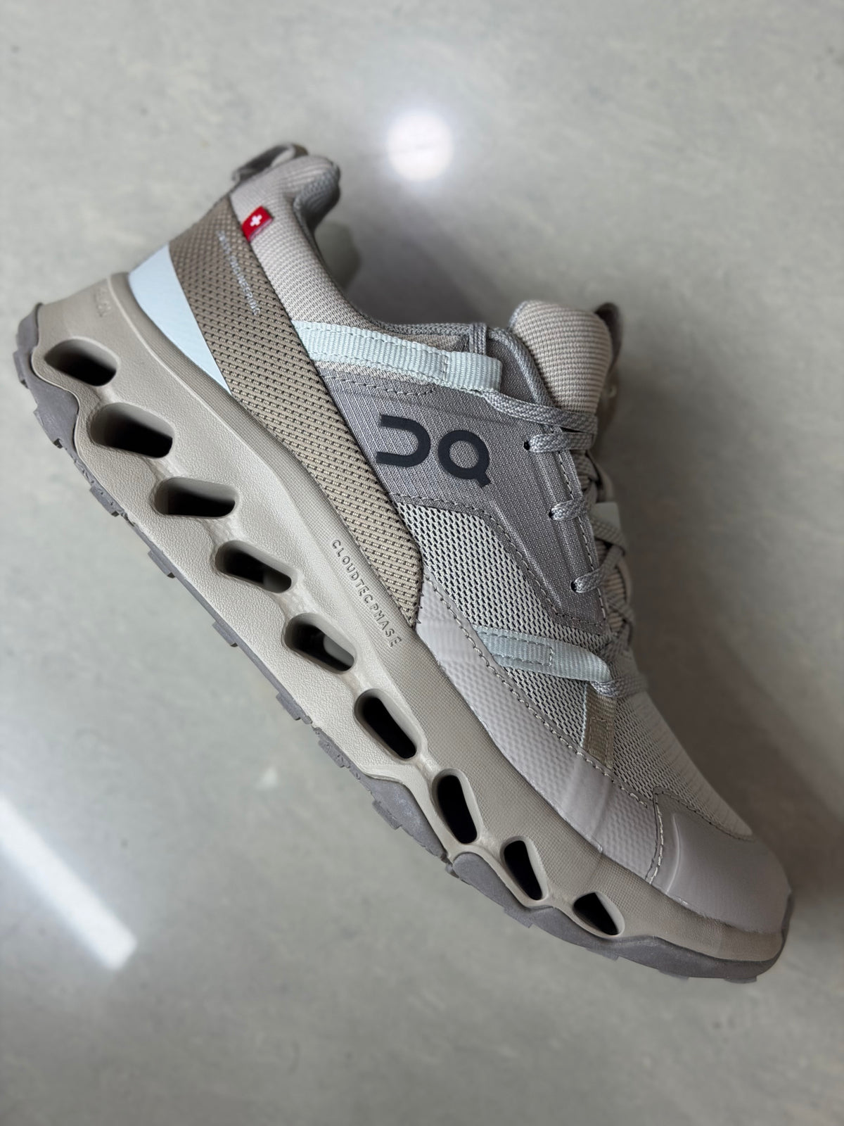 On cloud beige caballero