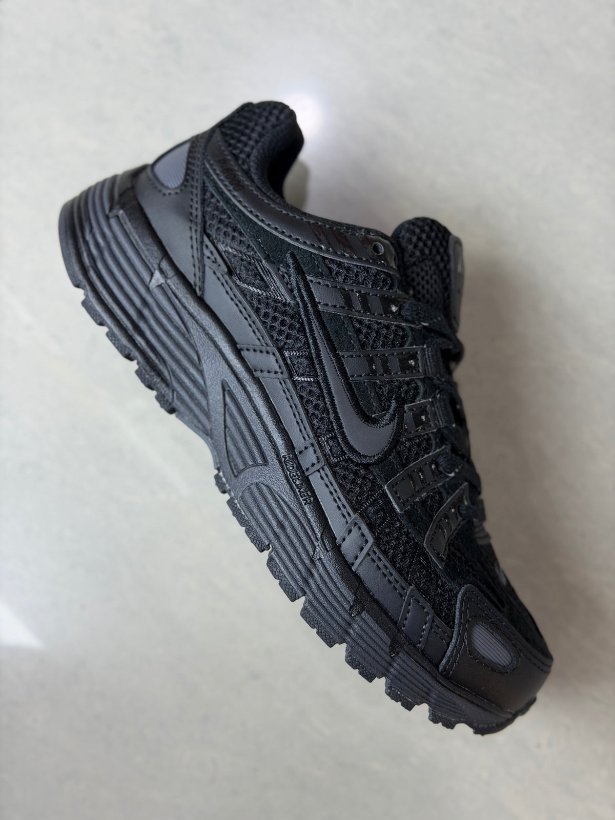 Nike P6000 negro dama/caballero