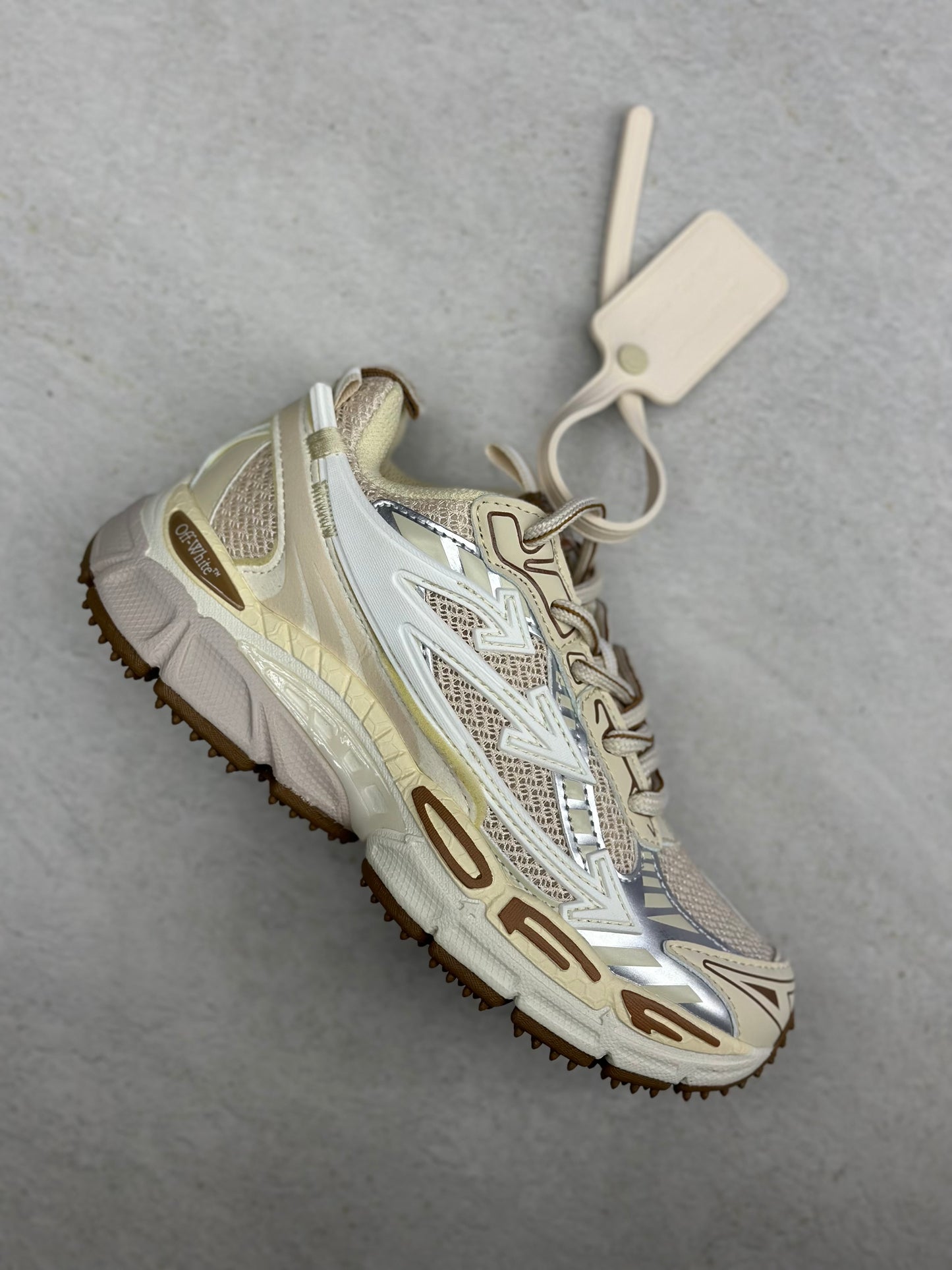 Off white Dama/Juvenil