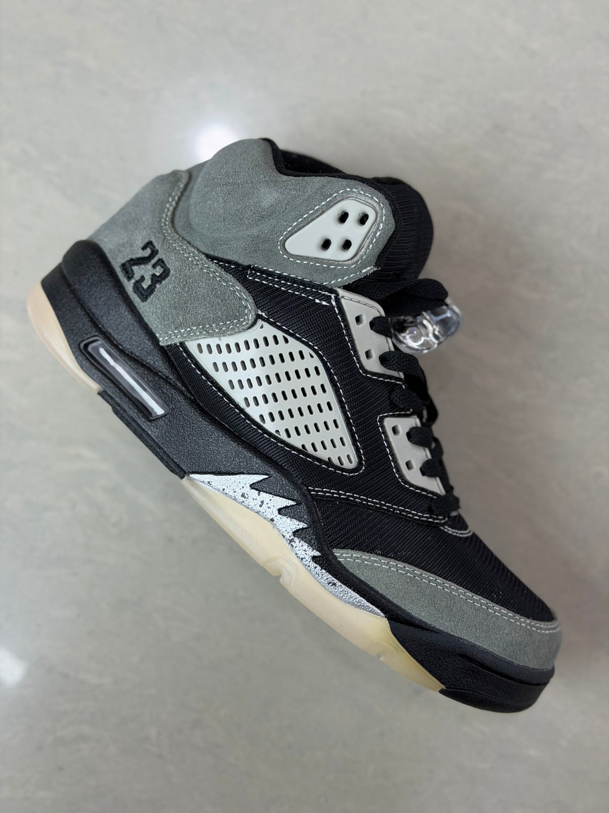 Jordan Retro 5 negro gris caballero