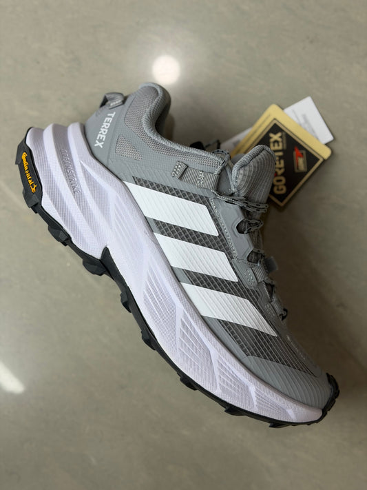 Adidas terrex gris caballero