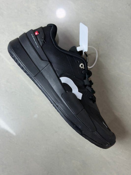 On cloud casual negro caballero