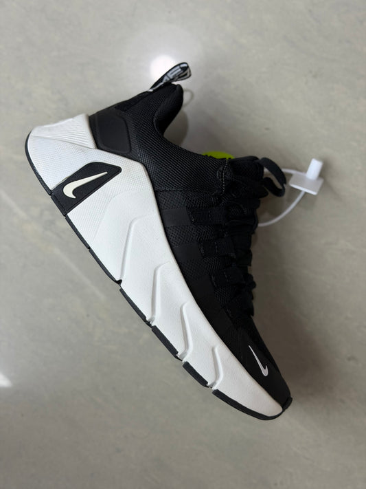 Nike metcon 7 negro blanco dama/caballero