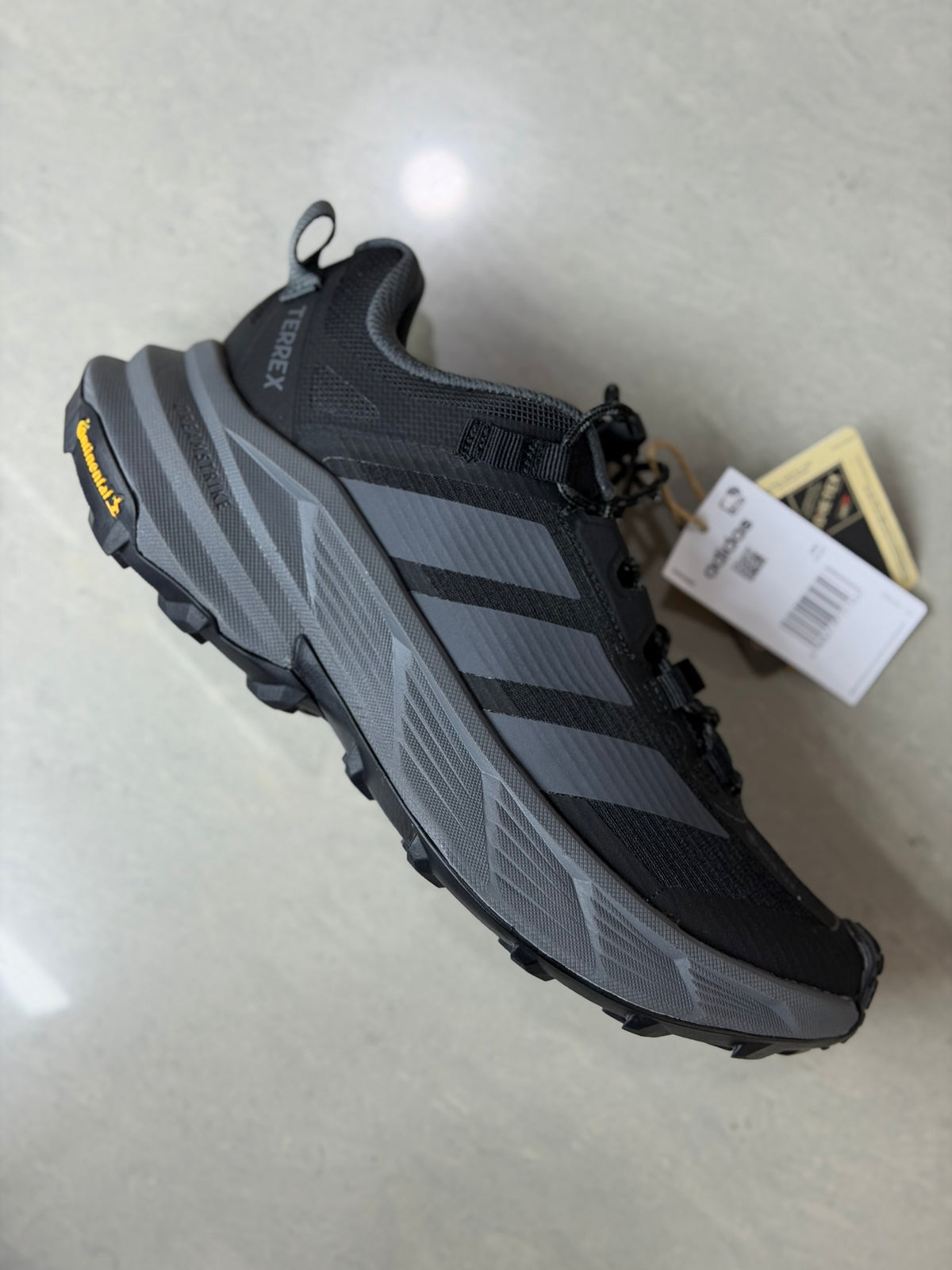 Adidas terrex negro gris caballero