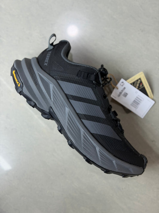 Adidas terrex negro gris caballero