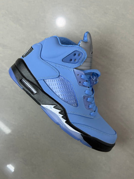 Jordan Retro 5 azul university caballero