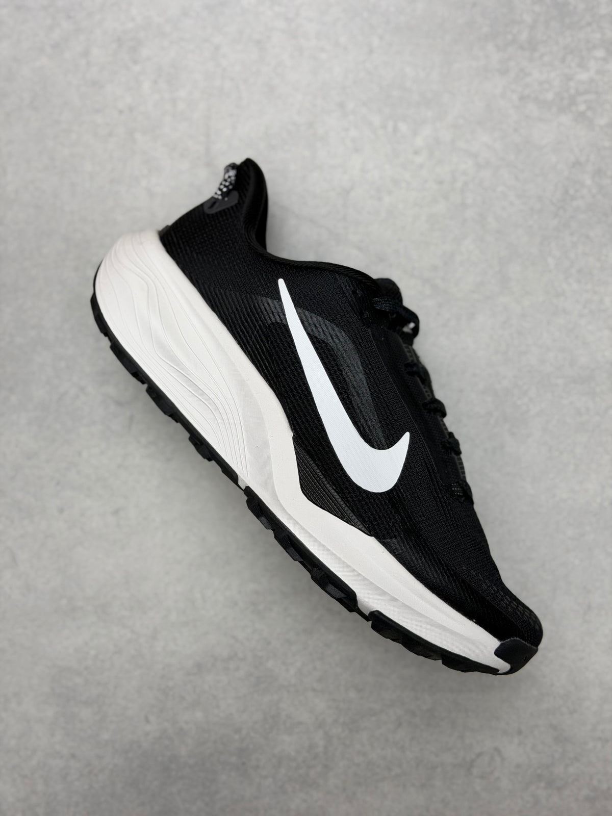 Nike ACG Pegasus trail negro blanco caballero