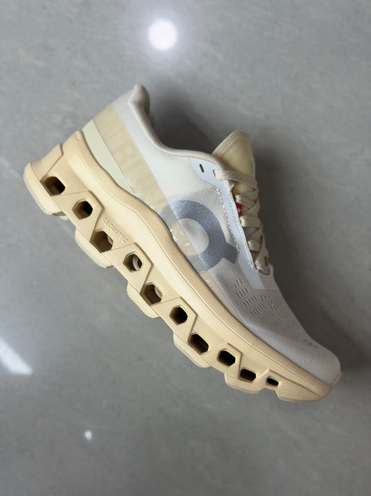 On cloud Beige dama