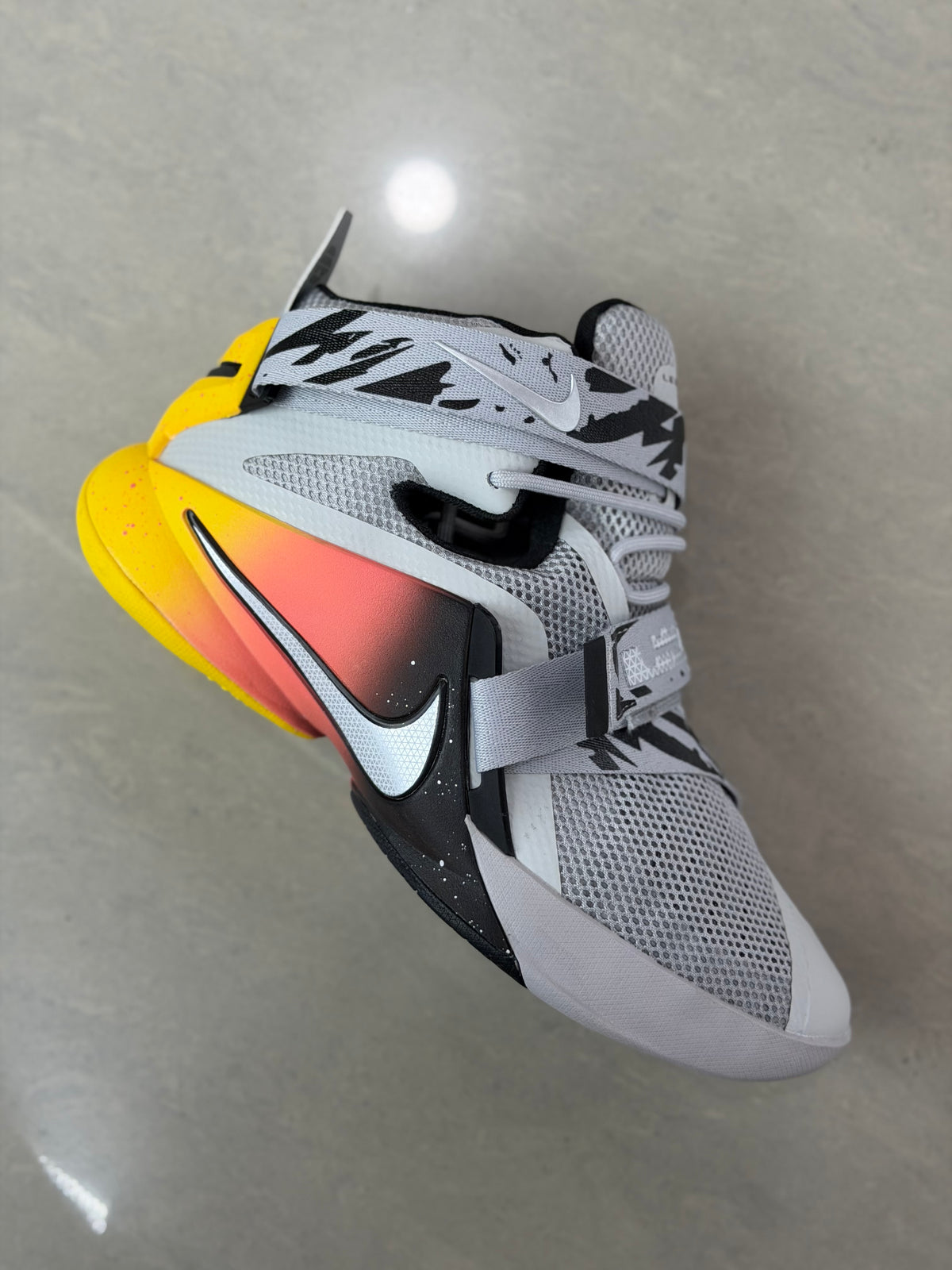 Lebron soldier 9 gris amarillo naranja caballero