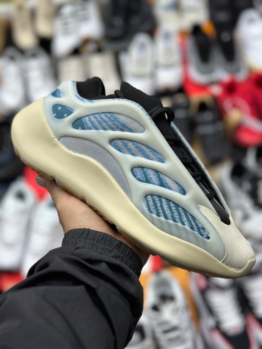 Yeezy 700 caballero