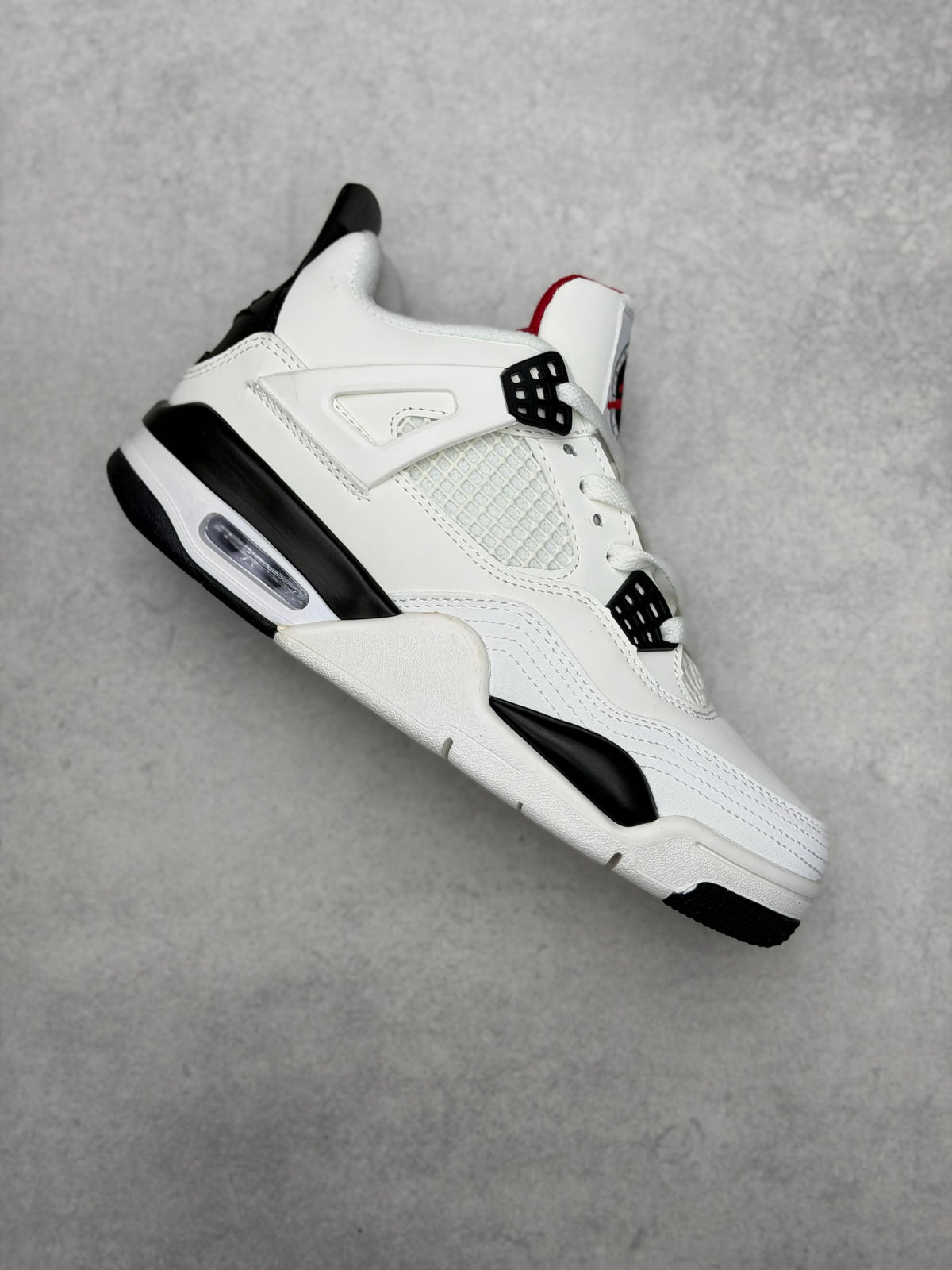 Retro 4 blanco negro caballero