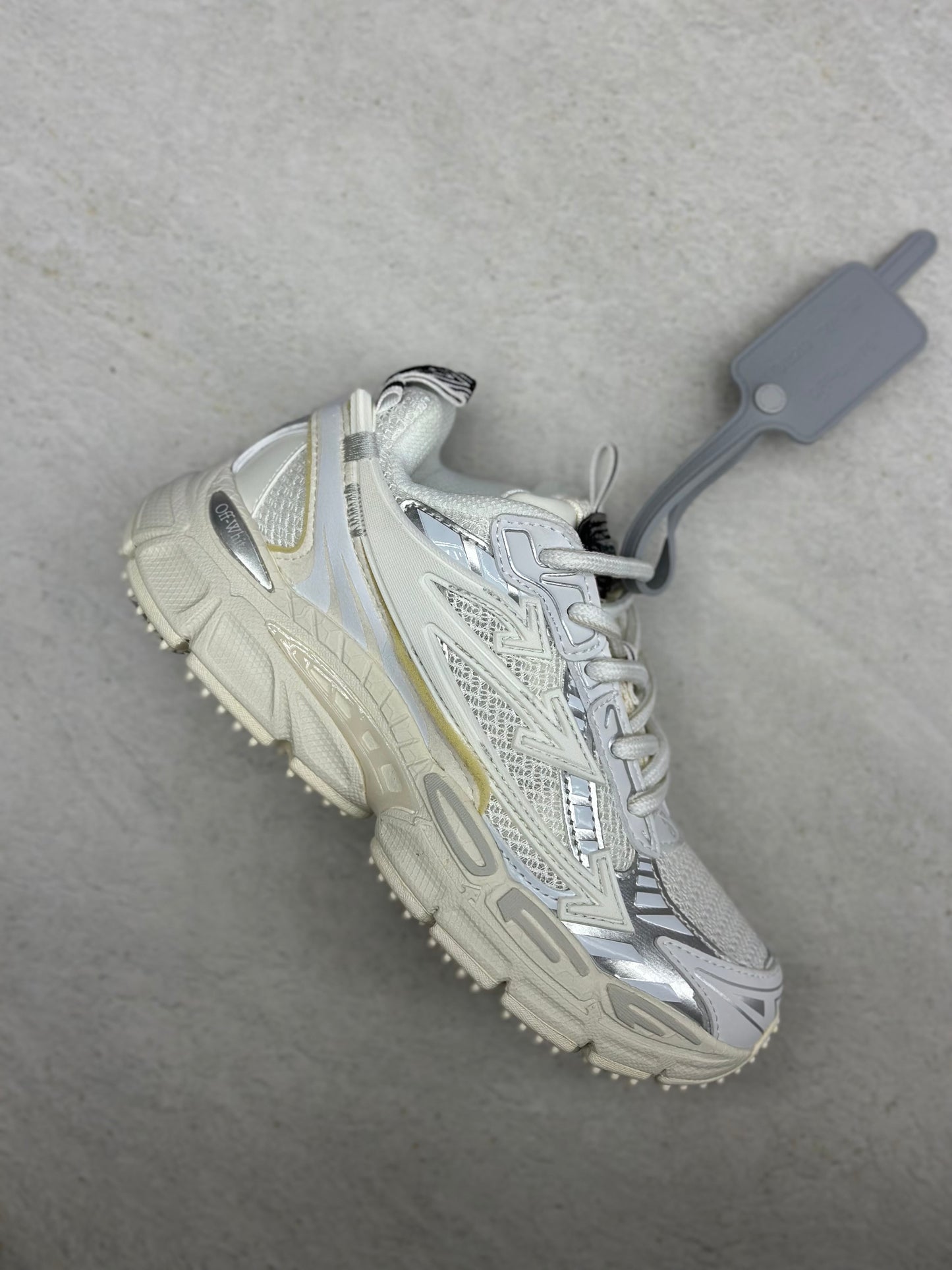 Off white Dama/Juvenil