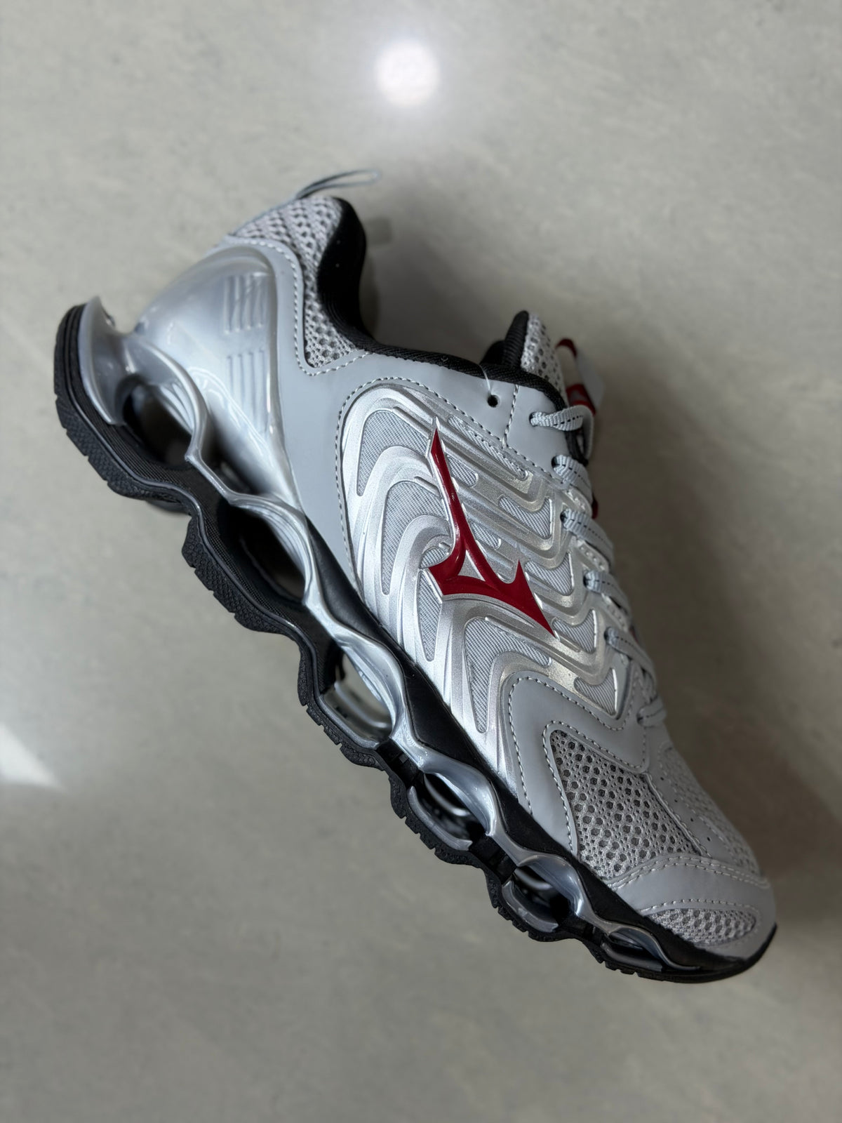 Mizuno gris caballero