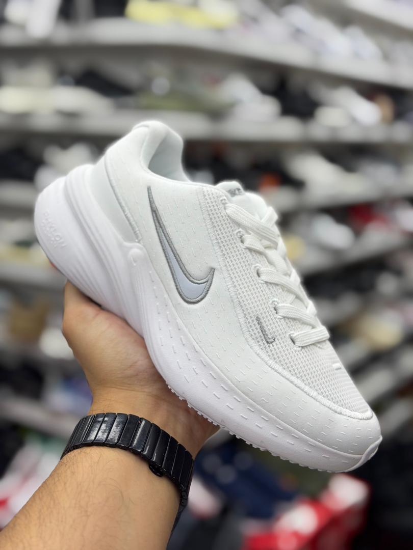 Nike uplift blanco dama