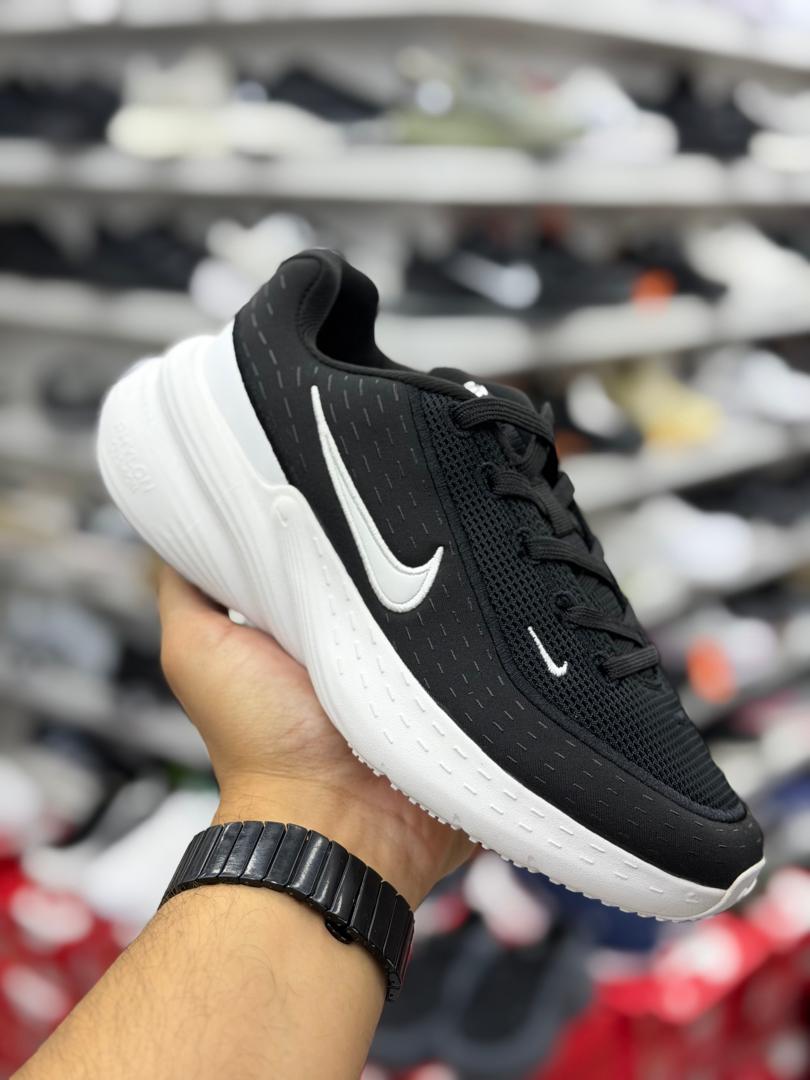 Nike uplift negro blanco caballero