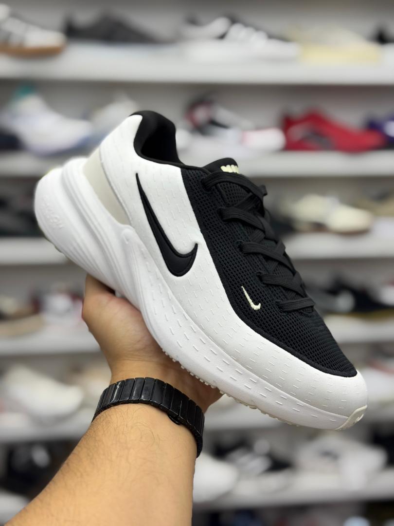 Nike uplift blanco negro caballero