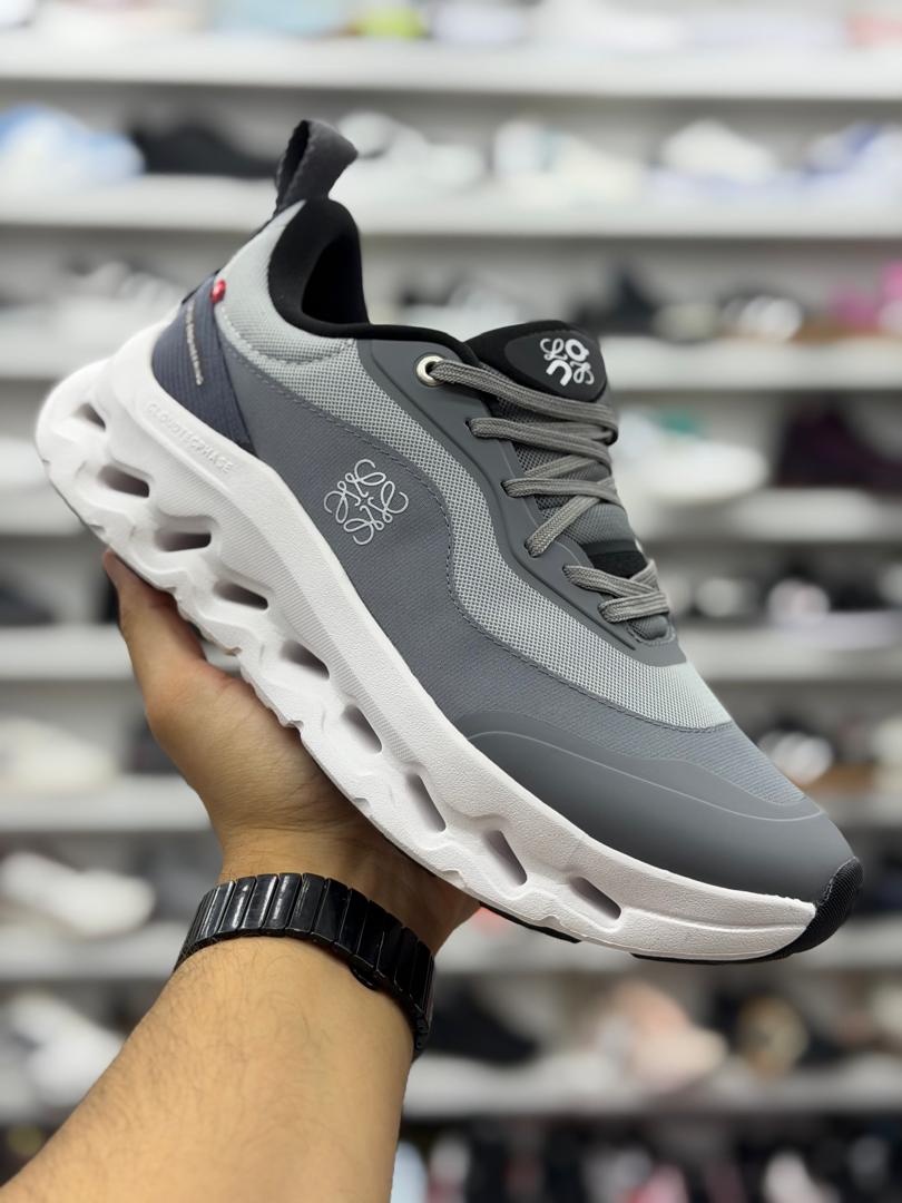 On cloud Loewe gris suela blanca caballero