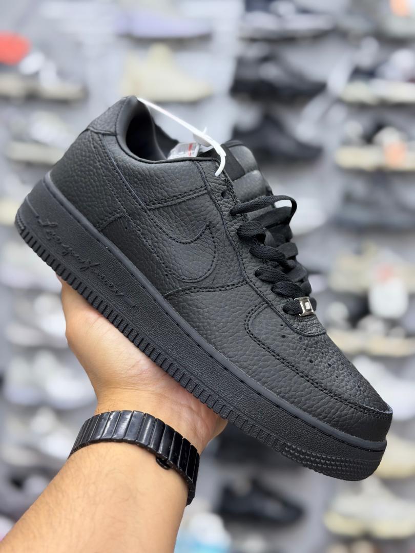 AF1 Drake negro caballero