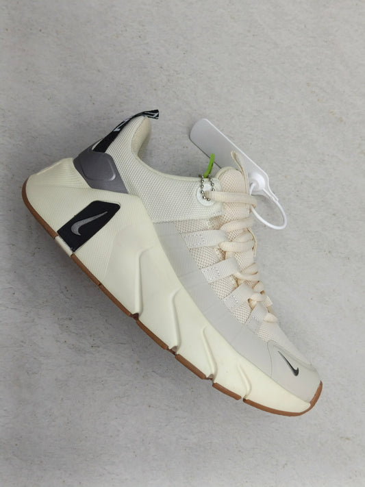 Nike Metcon 7 beige dama